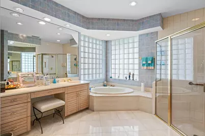 5785 Regency Circle E, Boca Raton, FL 33496 - Photo 13
