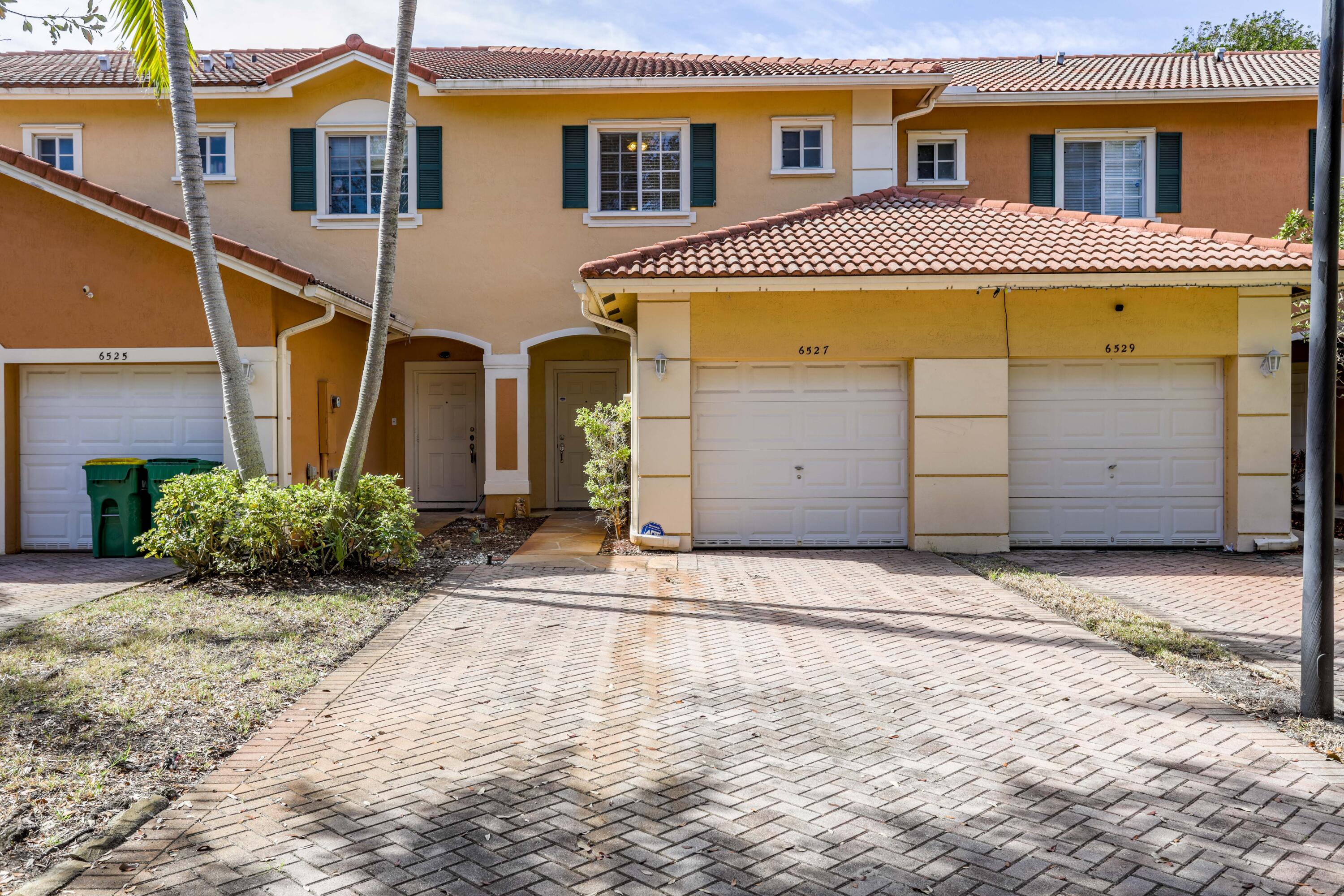 6527 Catalina Ln - 6527 Catalina Ln, Tamarac, FL 33321 Luxury Property | Jose Angel Pina