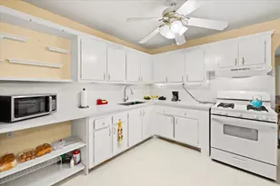1830 Keenland Cir, West Palm Beach, FL 33415 - Photo 9