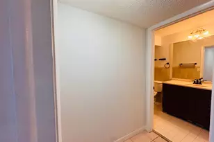 809 NE 199th St, Miami, FL 33179 - Photo 15