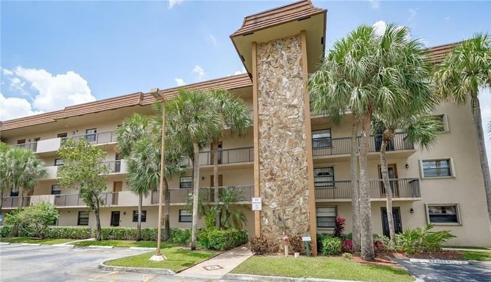4940 E Sabal Palm Blvd #Ph8 main architectural view