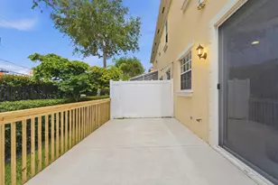 556 Marbella Cir, North Palm Beach, FL 33403 - Photo 3