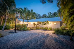 547 SW Riverview St, Stuart, FL 34994 - Photo 1