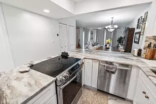 1021 Mockingbird Ln, Plantation, FL 33324 - Photo 3