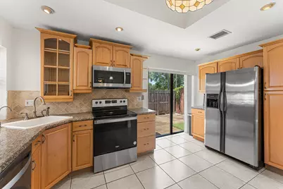 7627 Sierra Drive W, Boca Raton, FL 33433 - Photo 13