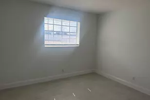 402 Lake Shore Dr, West Palm Beach, FL 33403 - Photo 11