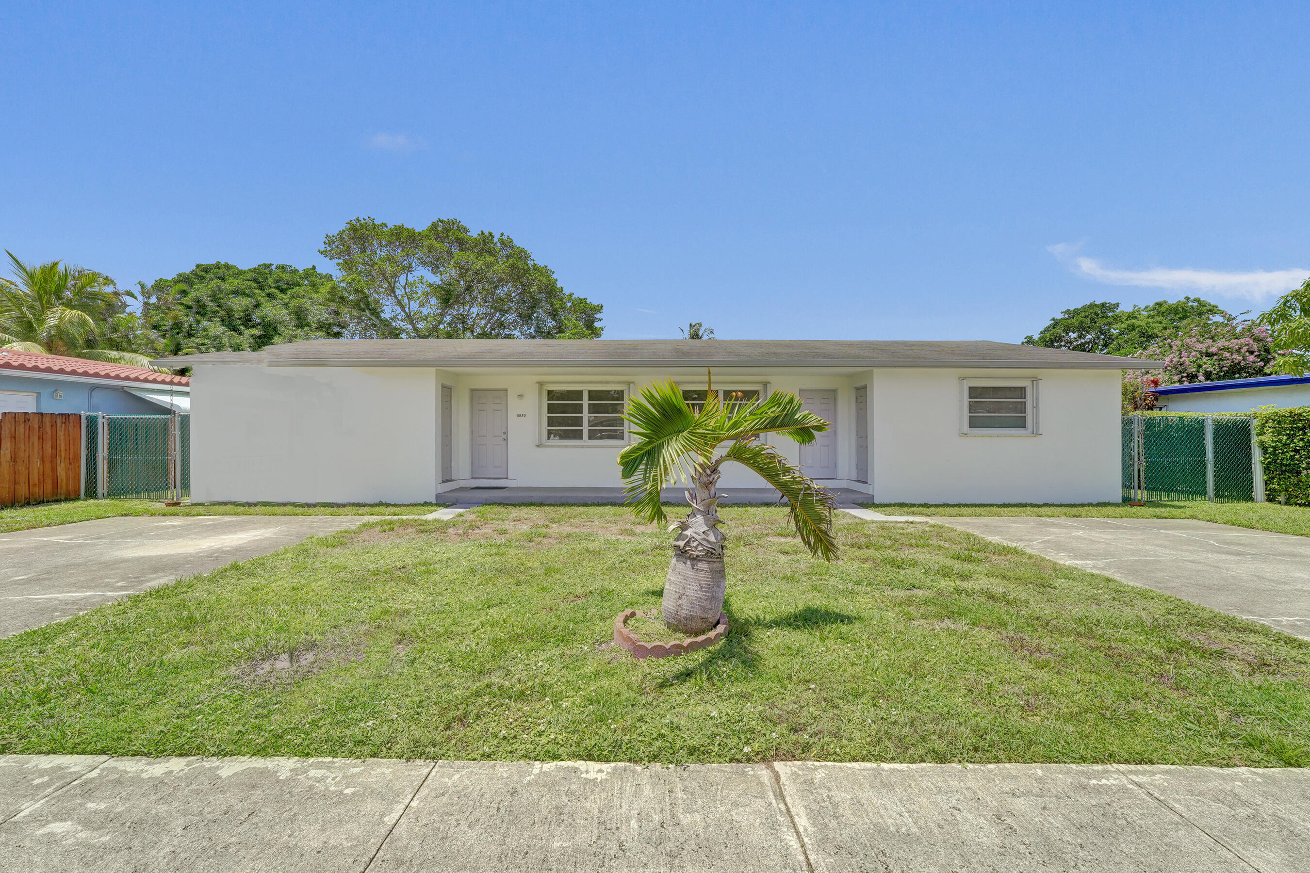 5830 Garfield St main architectural view