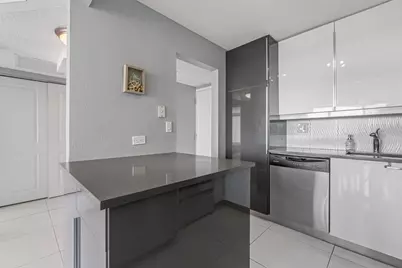 1830 Embassy Drive #613, West Palm Beach, FL 33401 - Photo 9