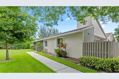 570 Woodgate Circle #A, Sunrise, FL 33326 - Photo 3