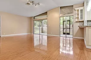 570 Woodgate Cir, Sunrise, FL 33326 - Photo 5