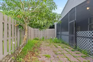 570 Woodgate Cir, Sunrise, FL 33326 - Photo 15