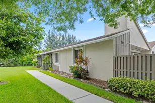 570 Woodgate Cir, Sunrise, FL 33326 - Photo 3