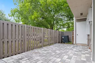 570 Woodgate Cir, Sunrise, FL 33326 - Photo 27