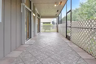 570 Woodgate Cir, Sunrise, FL 33326 - Photo 13