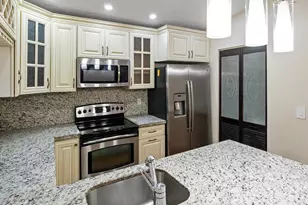 570 Woodgate Cir, Sunrise, FL 33326 - Photo 9