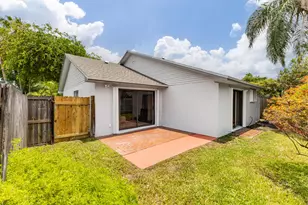 8210 SW 41st St, Davie, FL 33328 - Photo 17