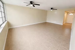 1401 NE Miami Gardens Dr, Miami, FL 33179 - Photo 5