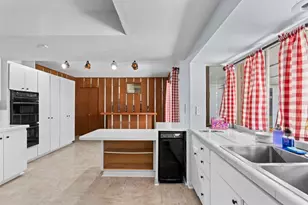 2140 NE 206th St, Miami, FL 33179 - Photo 9