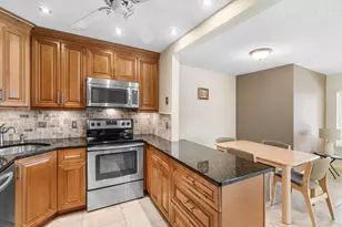 322 Pine Ridge Cir, Greenacres, FL 33463 - Photo 11