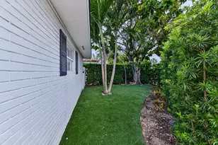 2056 NE 21st Ct, Wilton Manors, FL 33305 - Photo 17