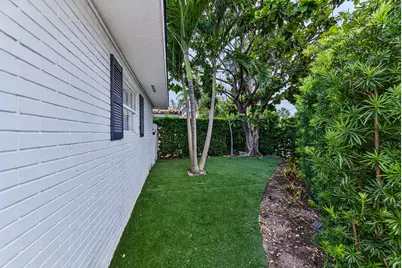 2056 NE 21st Court, Wilton Manors, FL 33305 - Photo 15
