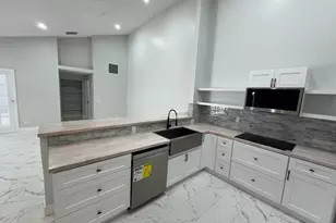 4397 Woodstock Dr, West Palm Beach, FL 33409 - Photo 5