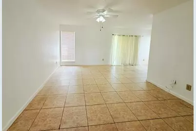899 W Riverside Drive #611, Coral Springs, FL 33071 - Photo 9