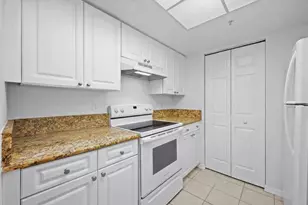 200 N Crestwood Ct N, Royal Palm Beach, FL 33411 - Photo 1