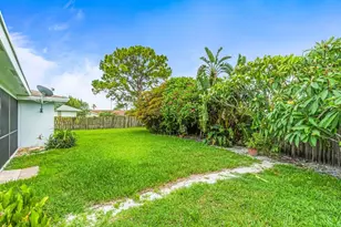 1849 Tulip Ln, Wellington, FL 33414 - Photo 27