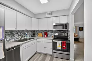 9810 Pineapple Tree Dr, Boynton Beach, FL 33436 - Photo 13