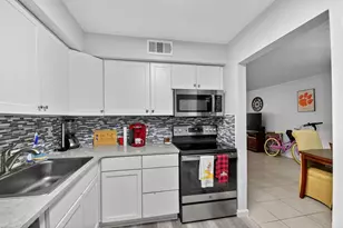 9810 Pineapple Tree Dr, Boynton Beach, FL 33436 - Photo 13