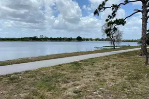 2920 Cynthia Ln, Lake Worth Beach, FL 33461 - Photo 15