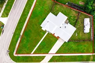 102 SE El Sito Ct, Port Saint Lucie, FL 34983 - Photo 1