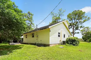 16393 E Mayfair Dr E, The Acreage, FL 33470 - Photo 3