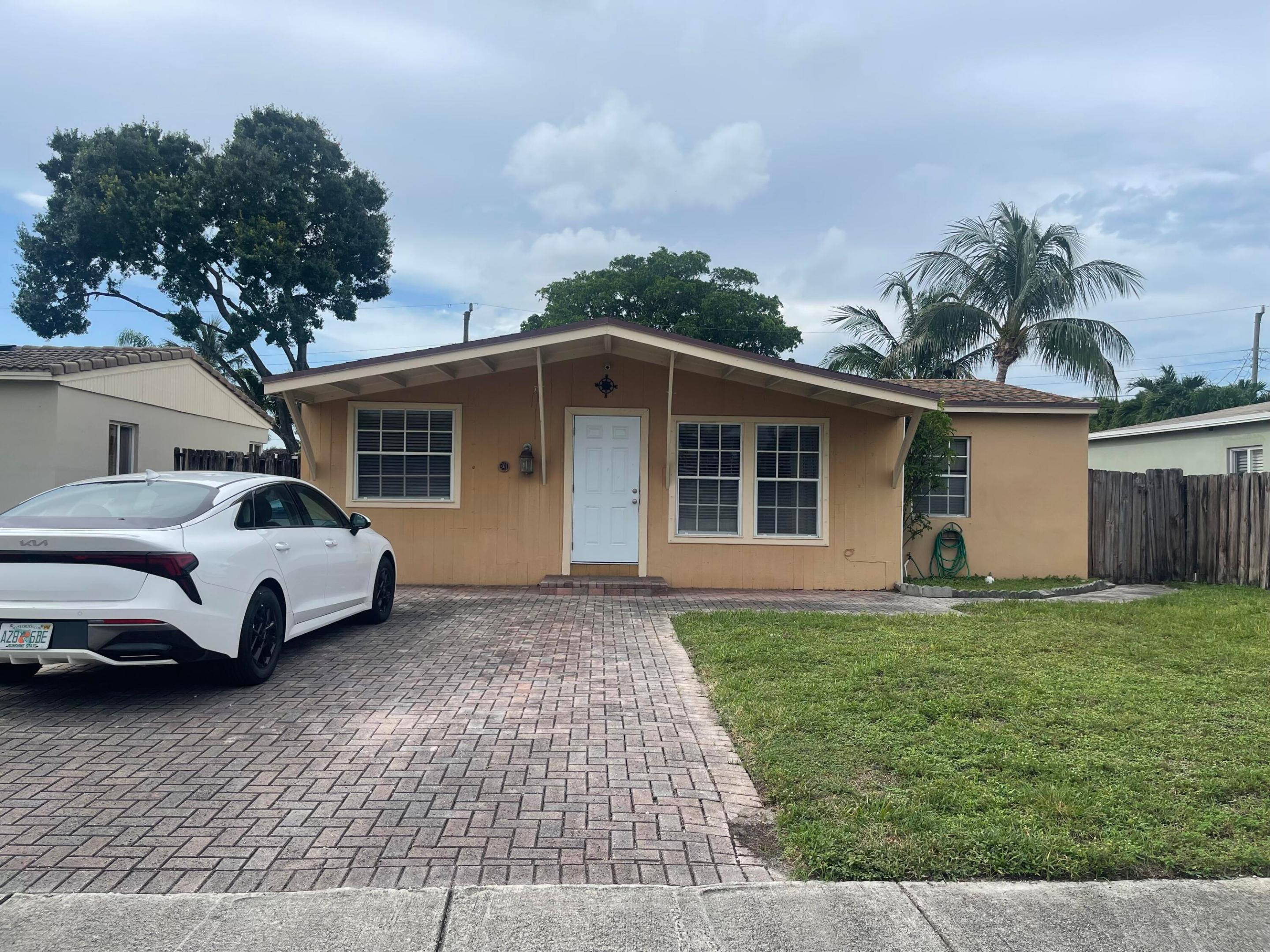 341 NW 52nd main architectural view