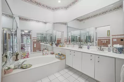 10216 Lombardy Drive, Tamarac, FL 33321 - Photo 19