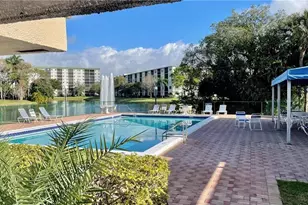 2307 S Cypress Bend Dr, Pompano Beach, FL 33069 - Photo 19