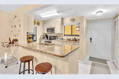 912 SW 9th Street Circle #105, Boca Raton, FL 33486 - Photo 5