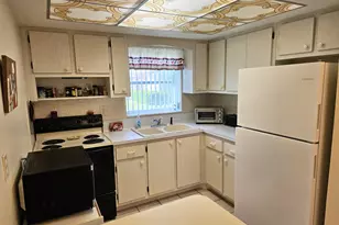 2950 Crosley Dr E, West Palm Beach, FL 33415 - Photo 9