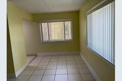 310 Meadows Circle, Boynton Beach, FL 33436 - Photo 5