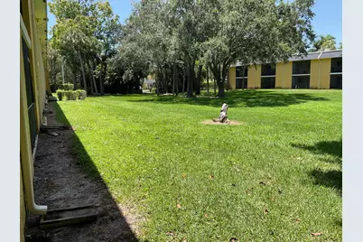 310 Meadows Circle, Boynton Beach, FL 33436 - Photo 21