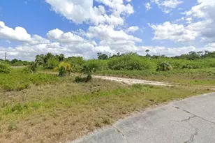 523 Independence Dr, Labelle, FL 33935 - Photo 1