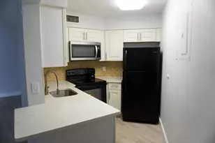 213 Lake Pointe Dr, Oakland Park, FL 33309 - Photo 5