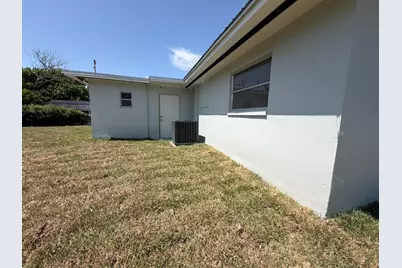 148 SE 6th Street N, Belle Glade, FL 33430 - Photo 21