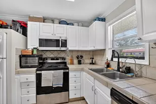 21895 Lake Forest Cir, Boca Raton, FL 33433 - Photo 5