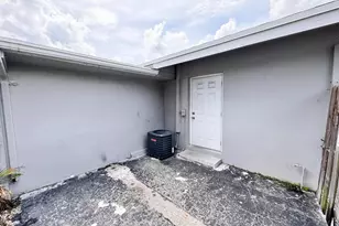 16 NE 9th Ave, Deerfield Beach, FL 33441 - Photo 15