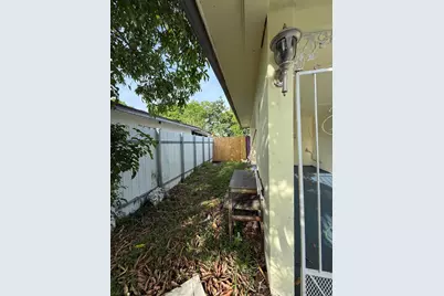 124 NW 45th Avenue, Plantation, FL 33317 - Photo 9