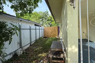124 NW 45th Ave, Plantation, FL 33317 - Photo 9