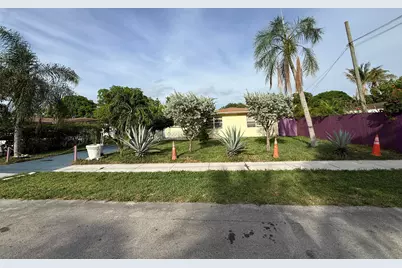124 NW 45th Avenue, Plantation, FL 33317 - Photo 3