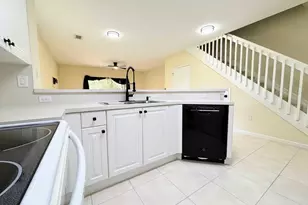 5088 SE Mariner Garden Cir, Stuart, FL 34997 - Photo 7
